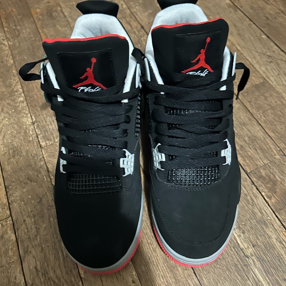 Air Jordan 4 bred